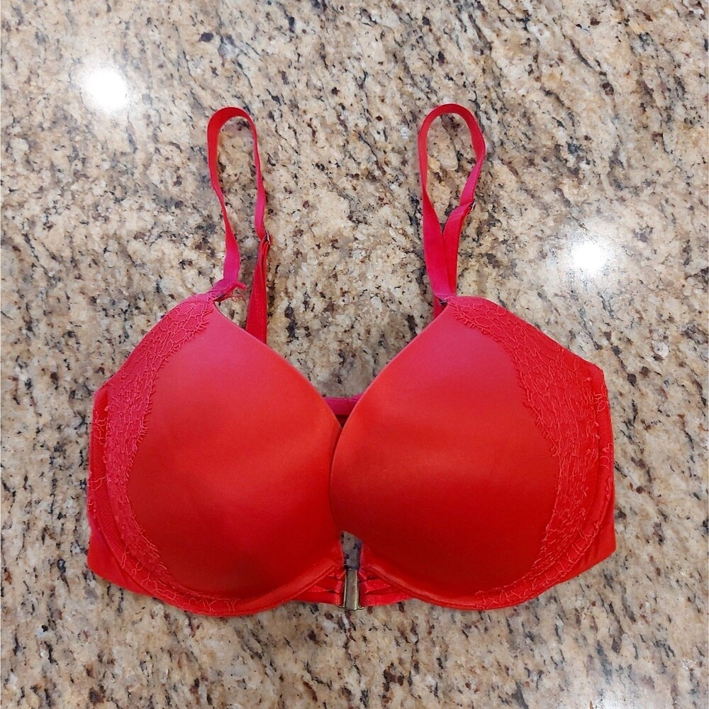 VICTORIA'S SECRET VERY SEXY PUSH-UP/PIGEONNANT BRA SIZE 32DD RED FRONT CLOSE UW
